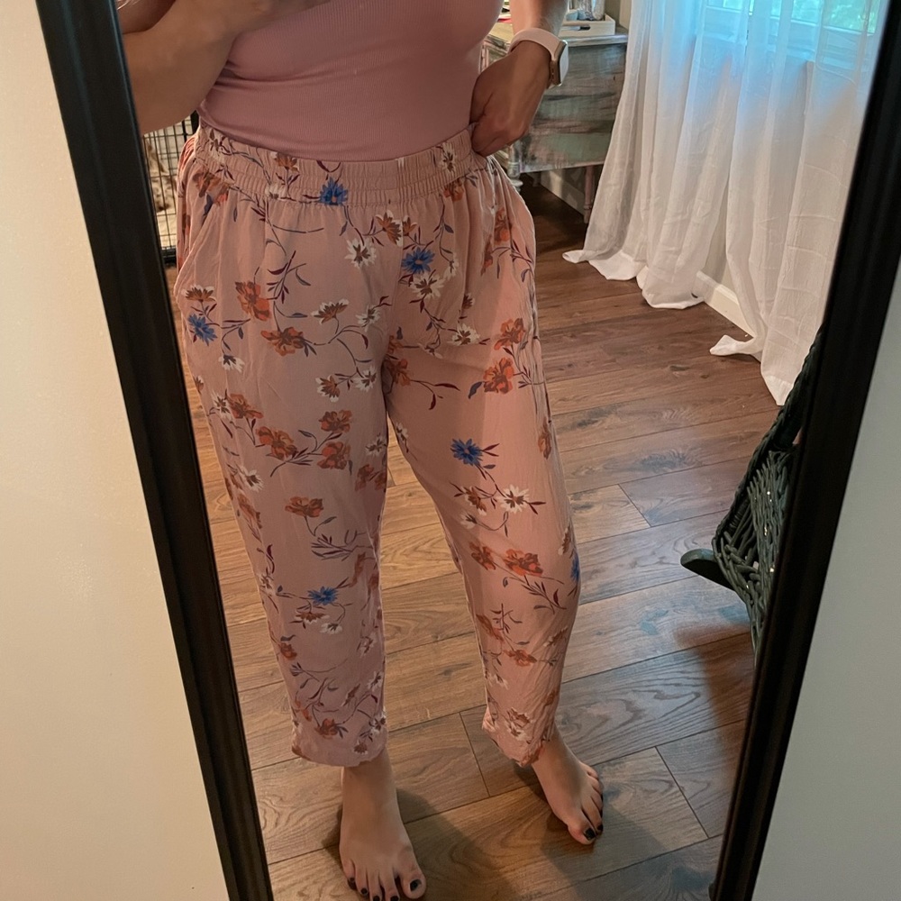 10 DOLLAR SALE ON EVERYTHING: Literal Cutest Floral Pants